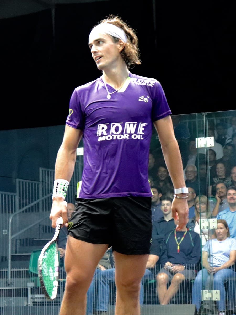 A player on the glass court between points